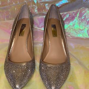Gold sparkling pumps size9